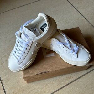 Veja Campo Extra White Natural Women’s Sneakers size 6, Eur 37